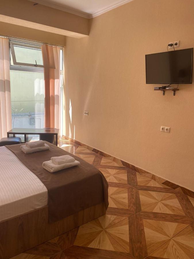 Hotel Saburtalo Roni Tbilisi Exterior photo